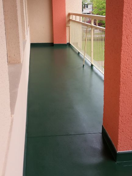 balkón s pochozí fólií